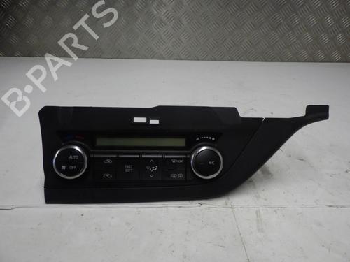 climate-control-toyota-auris-estate-_e18_-2013-2014-2015-2016-2017-2018-24260175 main image