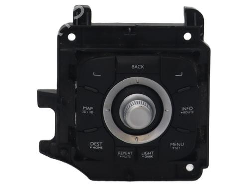 switch-renault-megane-iii-hatchback-bz01_-b3_-2008-31919030 main image