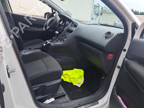 Right front seat PEUGEOT 5008 (0U_, 0E_) 1.6 HDi | BP31612424C16 