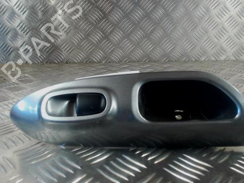 Used Right rear window switch Right rear window switch NISSAN JUKE (F15) 1.6 (117 hp) 24255325 24255325