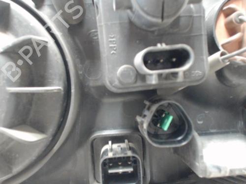 Used Right headlight HYUNDAI SANTA FÉ I (SM) 2.0 CRDi 4x4 (125 hp) 24258145