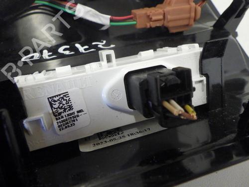 Interior roof light RENAULT CLIO V (B7_) 1.0 TCe 90 (B7MT) | BP24257399I8 - Image 5