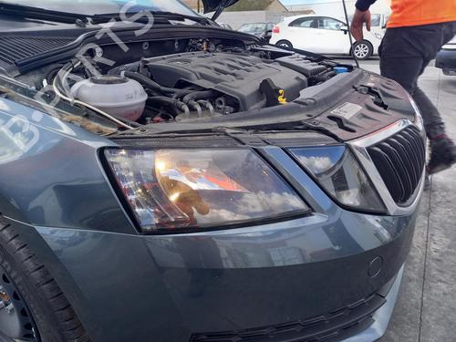 Used Right headlight Right headlight SKODA OCTAVIA III (5E3, NL3, NR3) 1.6 TDI (115 hp) 24254672 24254672