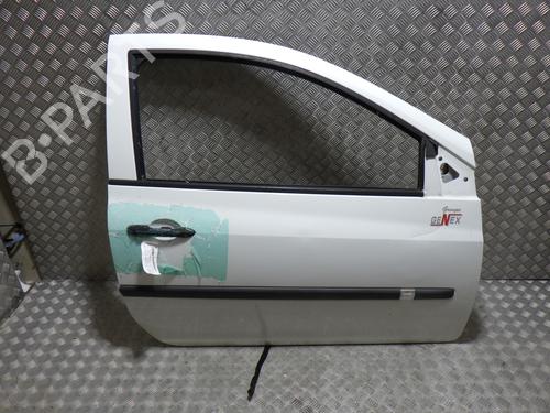 Used Right front door RENAULT CLIO III (BR0/1, CR0/1) 1.5 dCi (C/BR0G, C/BR1G) (68 hp) 29253754