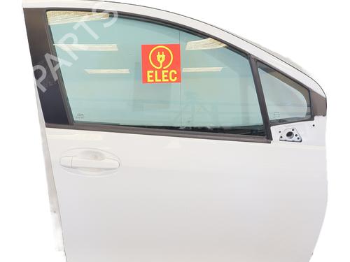 Used Right front door Right front door TOYOTA YARIS (_P13_) 1.5 Hybrid (NHP130_, NHP130) (101 hp) 35925327 35925327