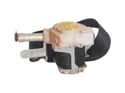 front-right-seatbelt-toyota-rav-4-v-_a5_-_h5_-2018-30793102 main image