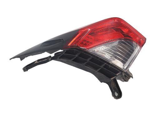 Feu arrière gauche TOYOTA RAV 4 V (_A5_, _H5_) 2.5 Hybrid (AXAH52) (218 hp) 30753028