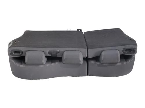 rear-seat-renault-megane-iii-hatchback-bz01_-b3_-2008-31762311 main image