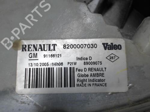 Used Right headlight Right headlight RENAULT TRAFIC II Van (FL) 2.5 dCi 135 (FL0D) (135 hp) 24260839 24260839