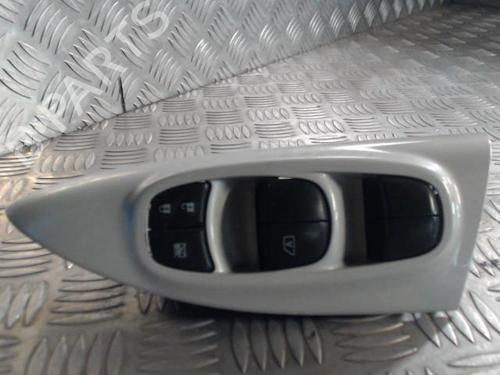 Used Left front window switch NISSAN JUKE (F15) 1.5 dCi (110 hp) 24264810