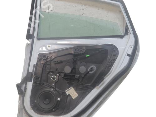 Dør højre bagtil Dør højre bagtil FORD FIESTA VI (CB1, CCN) 1.4 (97 hp) 37419370 37419370