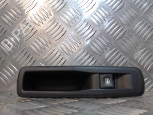 Used Switch RENAULT MEGANE III Hatchback (BZ0/1_, B3_) 1.5 dCi (BZ09, BZ0D, BZ1W, BZ29, BZ14) (110 hp) 24277552