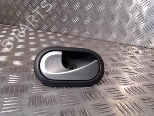 Venstre bak invendig håndtak RENAULT CLIO III (BR0/1, CR0/1) 1.5 dCi (BR17, CR17) (86 hp) 24284351