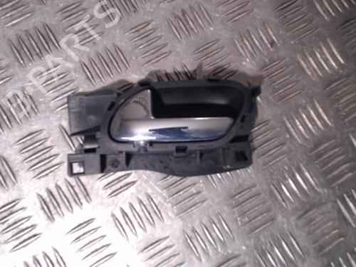 Used Front left interior door handle PEUGEOT 407 (6D_) 2.0 HDi 135 (6DRHRH, 6DRHRE, 6DRHRG, 6DRHRJ) (136 hp) 24270415