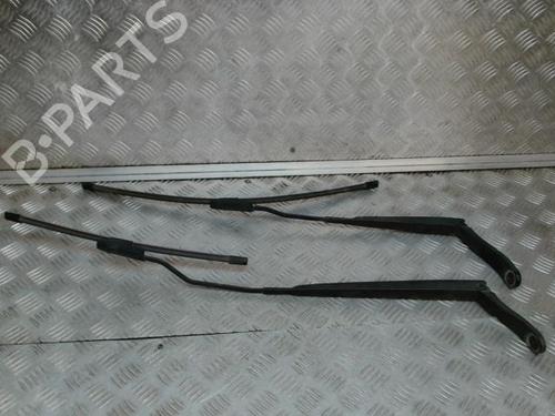 Used Front windshield wiper arm CITROËN DS3 (SA_) 1.4 HDi 70 (SA8HP4) (68 hp) 24276691