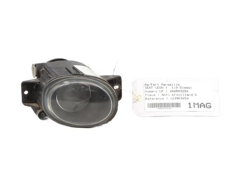 Used Right front fog light Right front fog light SEAT LEON (1M1) 1.9 TDI (110 hp) 33849398 33849398