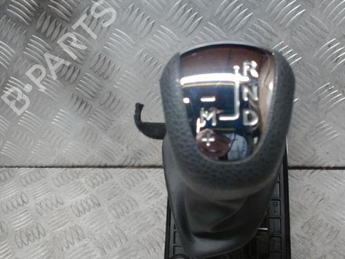 Used Gear lever Gear lever DACIA SANDERO II TCe 90 (B8M1, B8MA, B8AC) (90 hp) 24275735 24275735