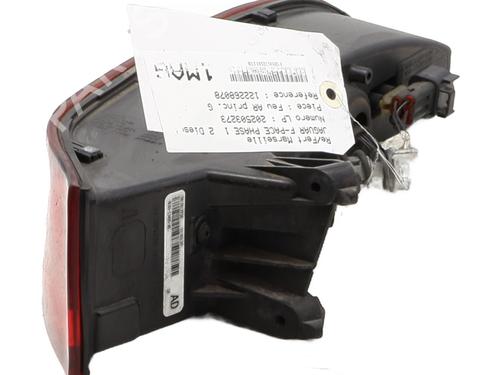 left-taillight-jaguar-f-pace-x761-2015-33415171 main image