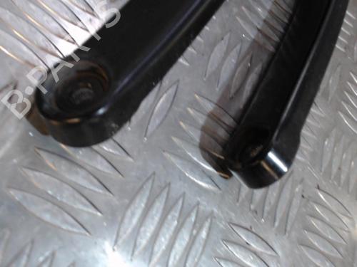 Used Front windshield wiper arm Front windshield wiper arm VW GOLF VI (5K1) 1.4 TSI (122 hp) 24281170 24281170