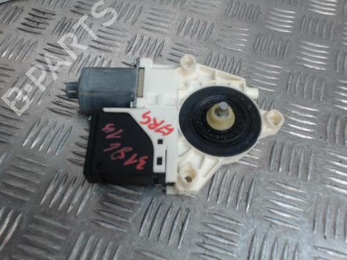 Rudehejsemotor bagstkærm venstre RENAULT MEGANE III Grandtour (KZ0/1) 1.5 dCi (KZ09, KZ0D, KZ1G, KZ29, KZ14, KZ1W, KZ10, KZ1F,... (110 hp) 24277516