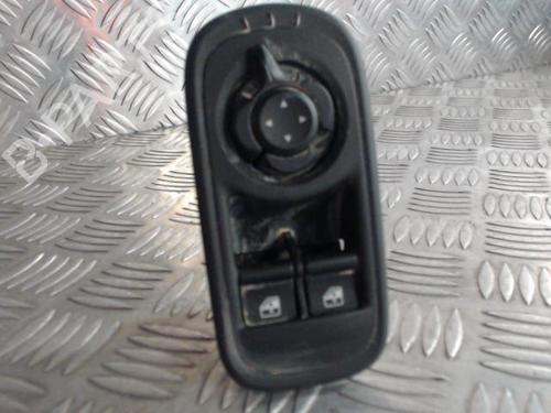 Used Left front window switch FIAT 500e (332_) Elektro (FA1) (95 hp) 24264853