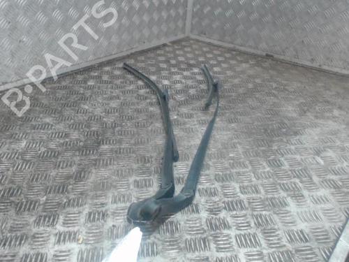Used Front windshield wiper arm OPEL ADAM (M13) 1.4 (87 hp) 32086675