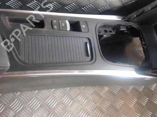 middle-console-renault-megane-iv-hatchback-b9amn_-2015-24279154 main image