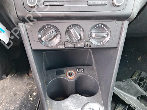 Right headlight VW POLO V (6R1, 6C1) 1.2 | BP32443984C29