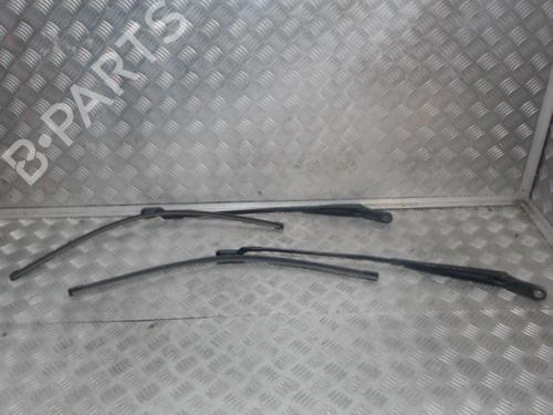 Used Front windshield wiper arm PEUGEOT 5008 (0U_, 0E_) 1.6 HDi (112 hp) 24282545