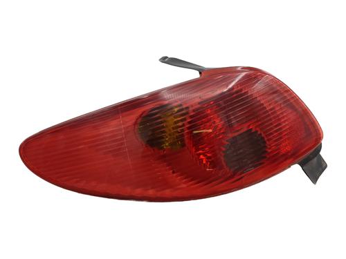 Używane Lampa tylna lewa PEUGEOT 206 Hatchback (2A/C) 1.4 i (75 hp) 29590640