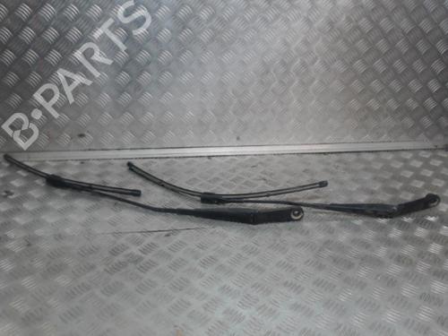 Used Front windshield wiper arm AUDI Q2 (GAB, GAG) 1.6 TDI (115 hp) 24268611