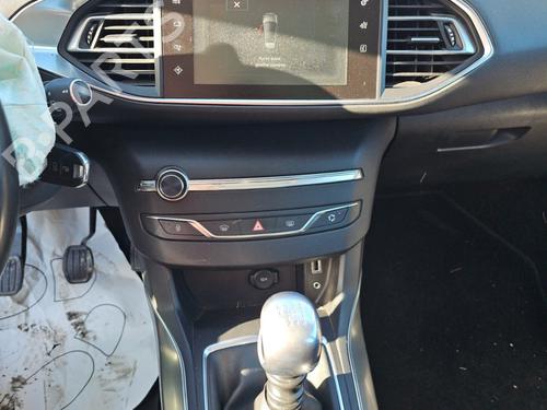 Used Gear lever PEUGEOT 308 II (LB_, LP_, LW_, LH_, L3_) 1.6 THP (156 hp) 24407587