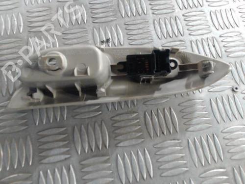 right-rear-window-switch-nissan-juke-f15-2010-2011-2012-2013-2014-2015-2016-2017-2018-2019-24264808 main image