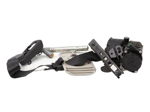 front-left-seatbelt-renault-megane-iv-hatchback-b9amn_-2015-33050711 main image