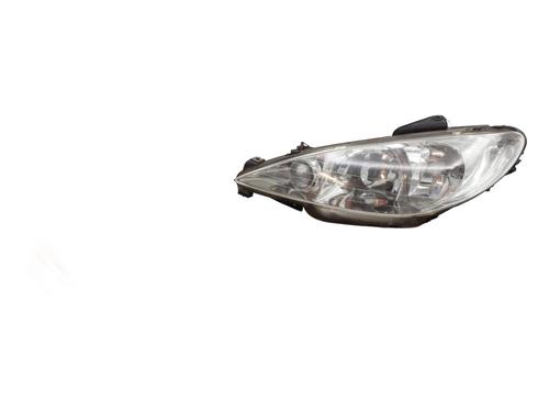 Used Left headlight PEUGEOT 206 Hatchback (2A/C) 1.4 i (75 hp) 31998887