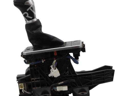 Used Gear lever SUZUKI GRAND VITARA II (JT, TE, TD) 1.9 DDiS All-wheel Drive (JT419, TD44, JB419WD, JB419XD,... (129 hp) 29626102