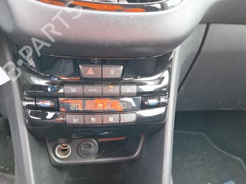 Right front door PEUGEOT 208 I (CA_, CC_) 1.2 VTI 82 | BP29202983C3 
