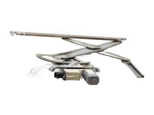 Rudehejsemekanisme Højre foran TOYOTA COROLLA (_E12_) 1.4 D (NDE120_, NDE120R) (90 hp) 31579811