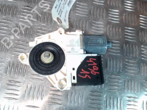 Rudehejsemotor bagstkærm højre RENAULT MEGANE III Hatchback (BZ0/1_, B3_) 1.9 dCi (BZ0N, BZ0J) (131 hp) 24270591