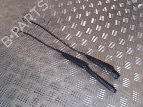 Used Front windshield wiper arm FORD FIESTA V (JH_, JD_) 1.4 TDCi (68 hp) 24270565