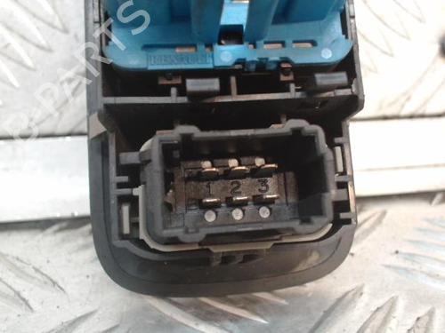 Used Left front window switch Left front window switch RENAULT CLIO III (BR0/1, CR0/1) 1.5 dCi (BR17, CR17) (86 hp) 24282111 24282111