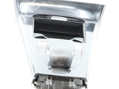 Used Middle console MERCEDES-BENZ A-CLASS (W177) A 180 d (177.003) (116 hp) 32993459