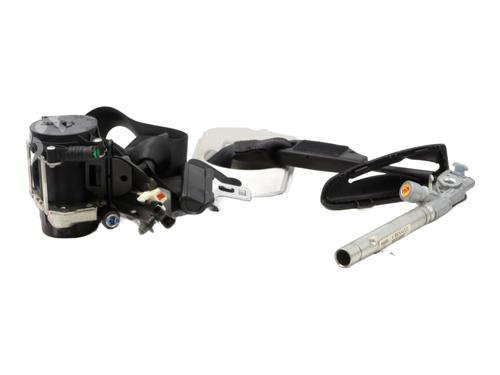 front-right-seatbelt-renault-megane-iv-hatchback-b9amn_-2015-33048031 main image