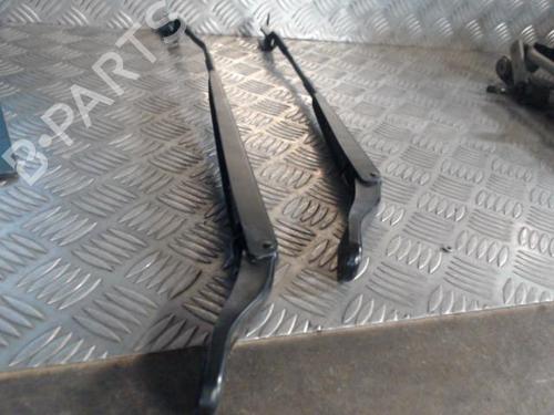 Used Front windshield wiper arm PEUGEOT 2008 II (UD_, US_, UY_, UJ_, UR_, UC_) 1.2 PureTech 130 (USHNS, URHNS) (130 hp) 24264821
