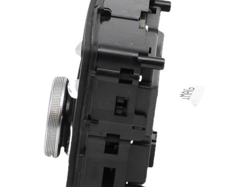 switch-audi-a4-b9-avant-8w5-8wd-2015-36346026 main image