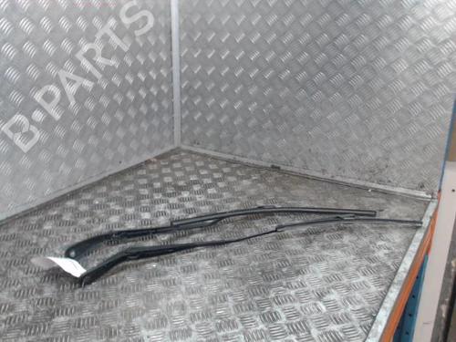 front-windshield-wiper-arm-dacia-sandero-iii-2021-32140613 main image