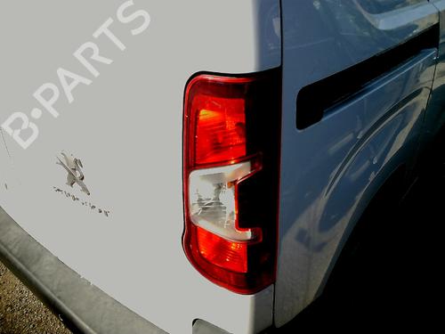 Used Right taillight PEUGEOT PARTNER Box Body/MPV 1.2 THP (110 hp) 28964077