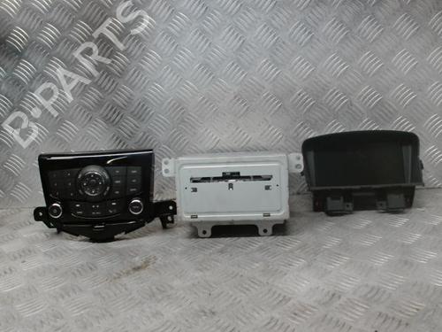 Used Display monitor CHEVROLET CRUZE Hatchback (J305) 1.7 D (131 hp) 24275321