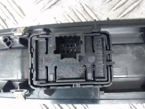 Used Right front window switch Right front window switch RENAULT MEGANE III Hatchback (BZ0/1_, B3_) 1.5 dCi (BZ0C) (90 hp) 24273340 24273340