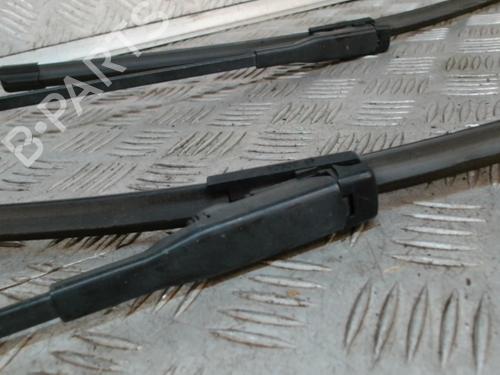 Used Front windshield wiper arm BMW 1 (E81) 118 d (143 hp) 24268369